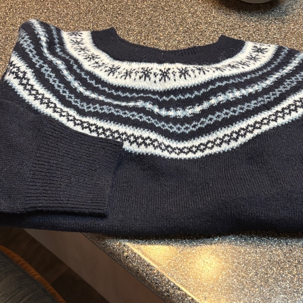 Croft & Barrow women’s Black ,grey ,blue and White fairisle Sweater